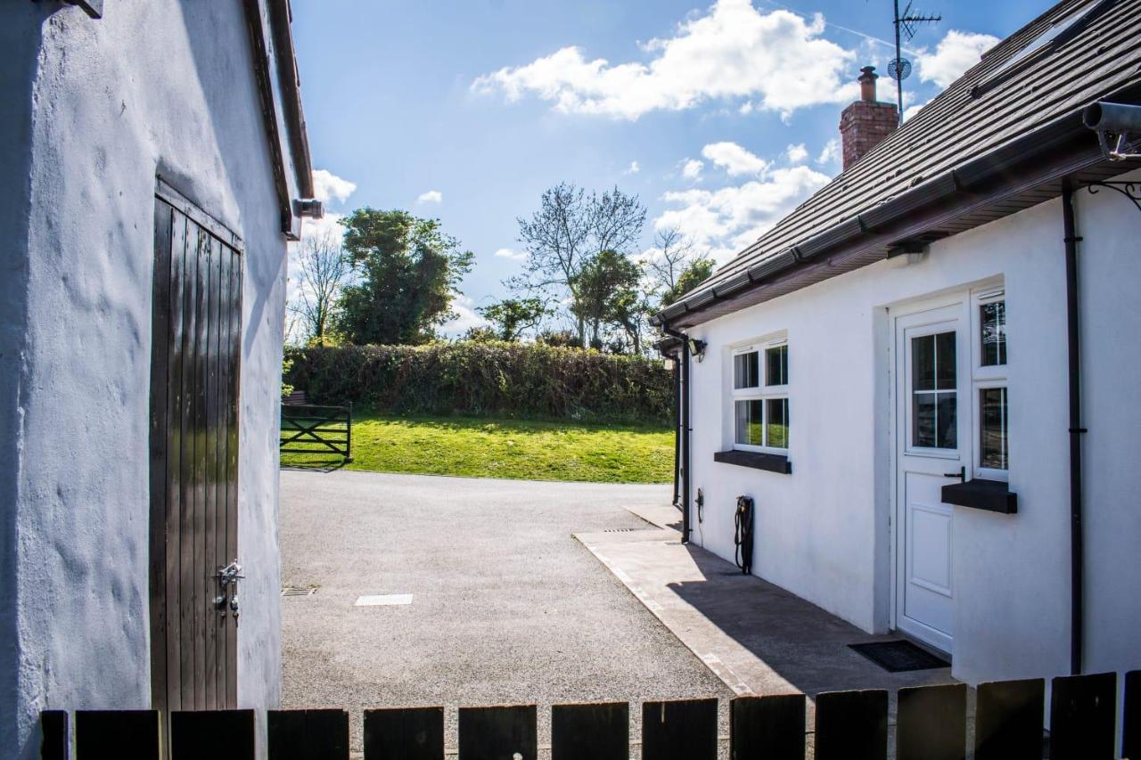 The Heights & Hollows Farmhouse, Saul, Downpatrick, Sleeps 14 ภายนอก รูปภาพ