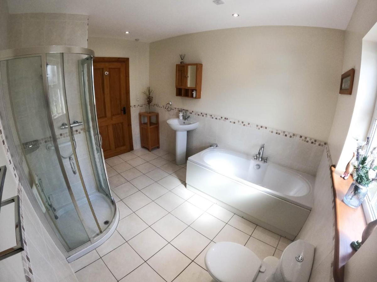 The Heights & Hollows Farmhouse, Saul, Downpatrick, Sleeps 14 ภายนอก รูปภาพ