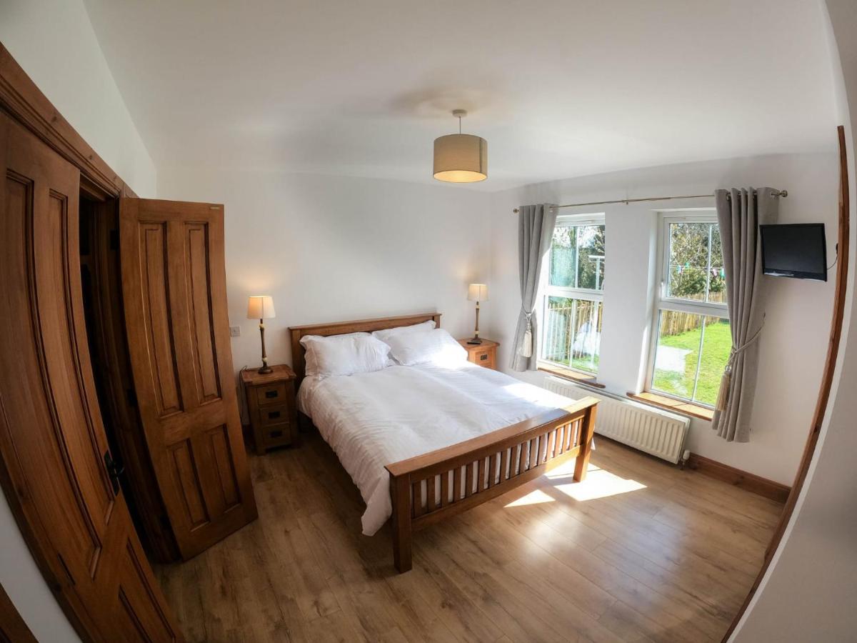 The Heights & Hollows Farmhouse, Saul, Downpatrick, Sleeps 14 ภายนอก รูปภาพ